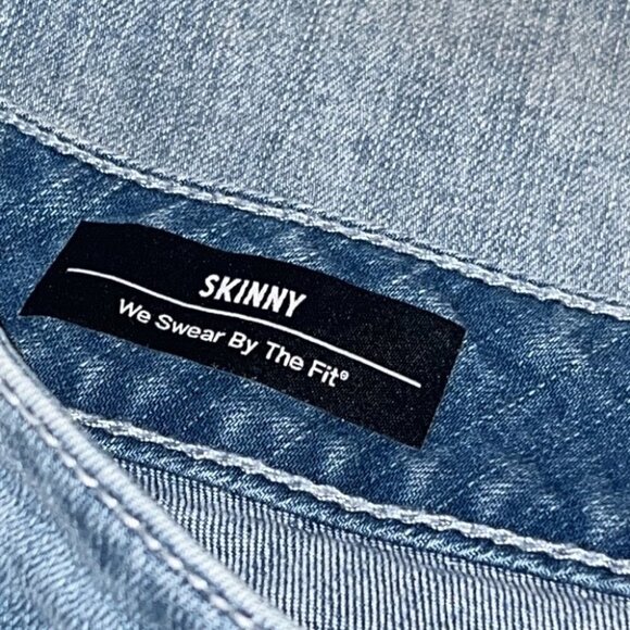 TORRID Light Wash Mid Rise Distressed Skinny Plus Size Jeans Size 12 - Picture 7 of 13